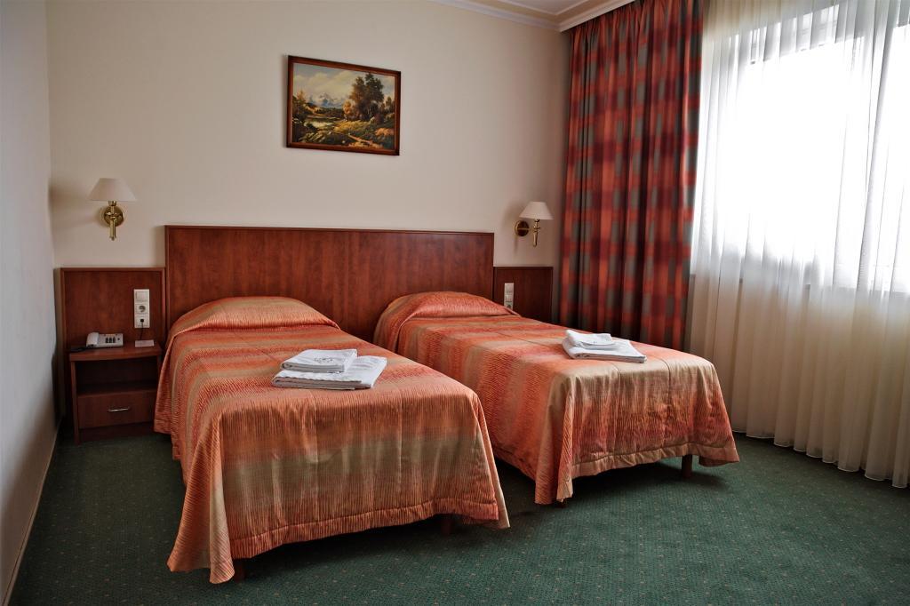 Hotel Lukács Superior Kazincbarcika Szoba fotó